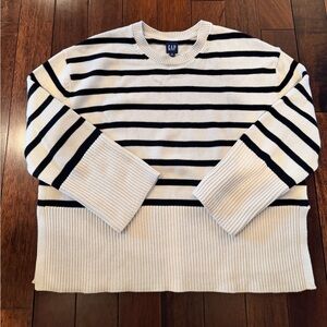 GAP Womens sz M Cream and Black Striped Crew Sweater